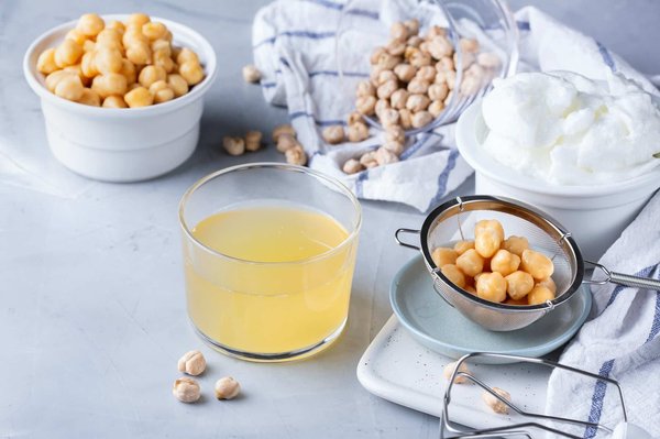 Quels sont les bienfaits de l'aquafaba dans des recettes légères?